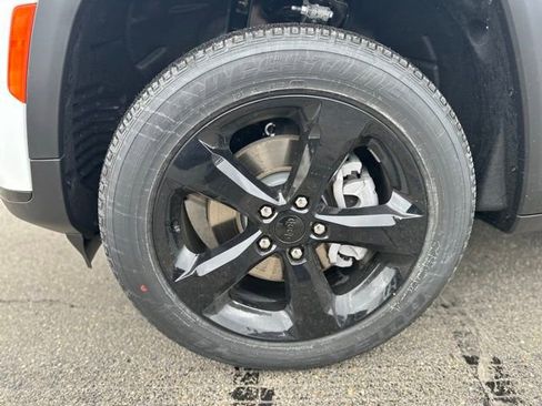 New 2025 Jeep Grand Cherokee L Altitude image 11