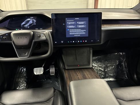 Used 2023 Tesla Model X Base image 16