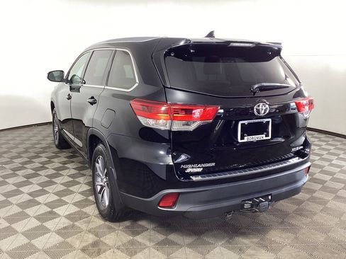 Used 2019 Toyota Highlander XLE AWD/4WD image 4