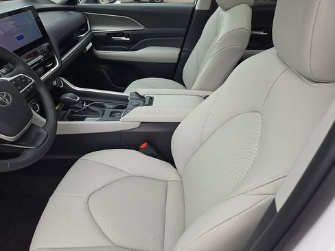 New 2026 Toyota Grand Highlander XLE image 11