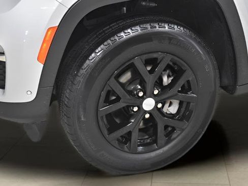 Used 2022 Jeep Grand Cherokee Limited w/ Luxury Tech Group II AWD/4WD image 36