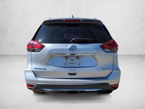 Used 2018 Nissan Rogue SV image 6