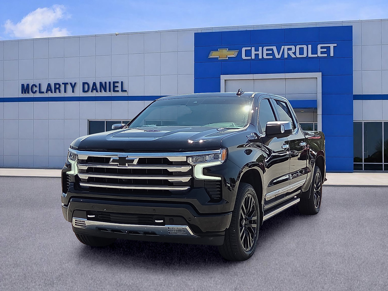 Used 2025 Chevrolet Silverado 1500 High Country AWD/4WD image 2