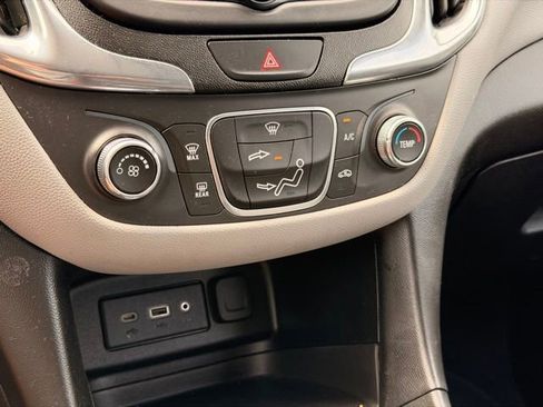 Used 2020 Chevrolet Equinox LS FWD image 28
