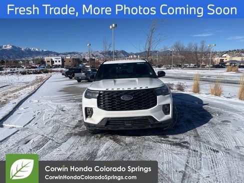 Used 2025 Ford Explorer ST-Line w/ ST-Line Street Pack image 3