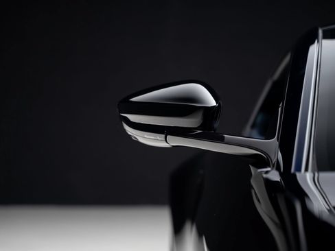 Used 2023 Aston Martin V8 Vantage Coupe RWD image 13
