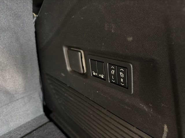 Used 2022 GMC Yukon Denali AWD/4WD image 23