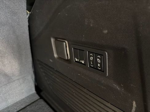 Used 2022 GMC Yukon Denali AWD/4WD image 23