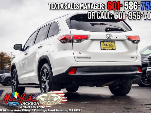 Used 2016 Toyota Highlander XLE image 3