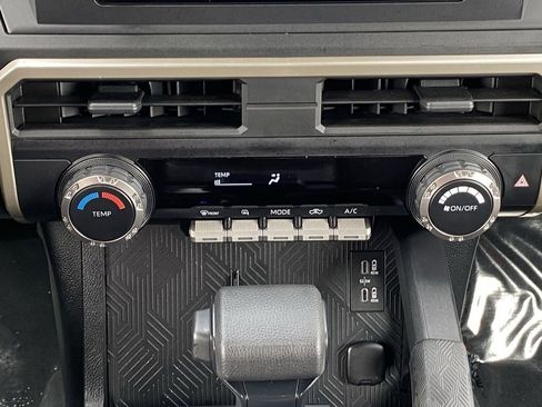 Certified 2025 Toyota Tacoma SR image 29