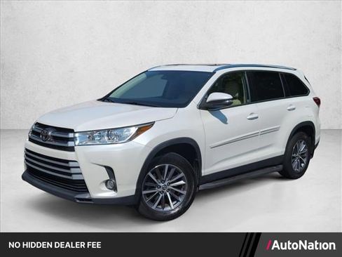 Used 2019 Toyota Highlander XLE FWD image 1