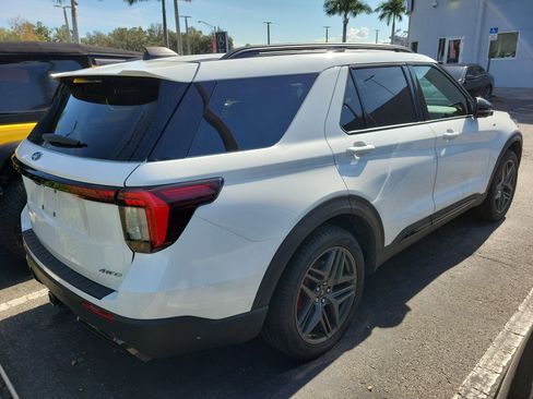 Used 2025 Ford Explorer ST-Line w/ Premium Package image 3