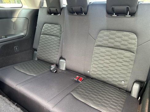 Used 2024 Nissan Pathfinder SV image 29