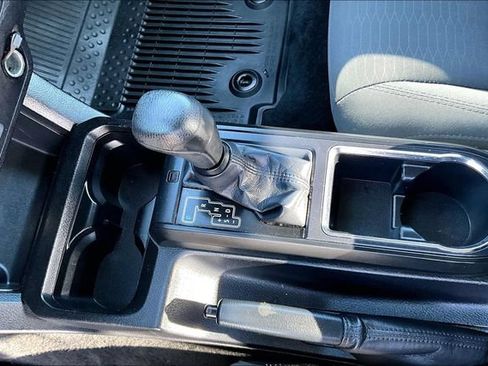 Used 2019 Toyota Tacoma SR AWD/4WD image 18