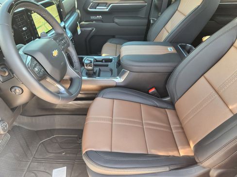 New 2026 Chevrolet Silverado 1500 High Country w/ High Country Premium Package AWD/4WD image 9