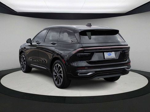 Used 2024 Lincoln Nautilus Reserve image 6