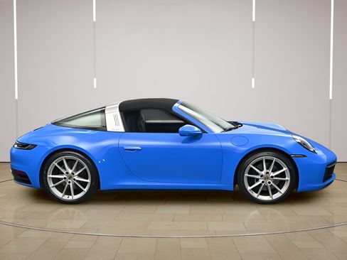 Certified 2022 Porsche 911 Targa 4S AWD/4WD image 29