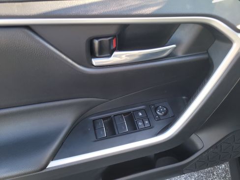Used 2022 Toyota RAV4 XLE image 18