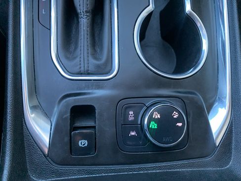 Used 2020 Chevrolet Traverse RS image 31