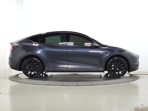 Used 2024 Tesla Model Y Long Range AWD/4WD image 13