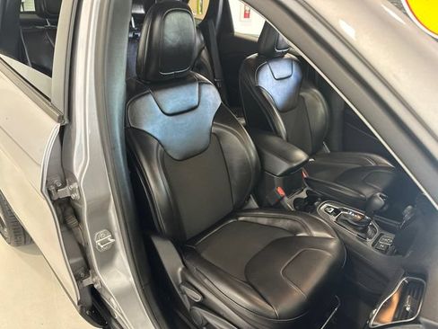 Used 2021 Jeep Cherokee Latitude Plus FWD image 33