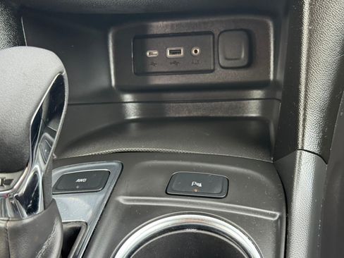 Used 2024 Chevrolet Equinox LT w/ LPO, Floor Liner Package AWD/4WD image 11