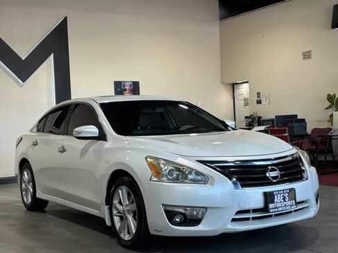Used 2013 Nissan Altima 2.5 SL w/ Technology Pkg FWD image 2