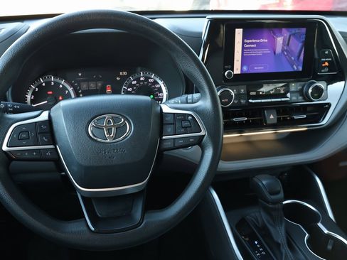 Used 2023 Toyota Highlander L image 15