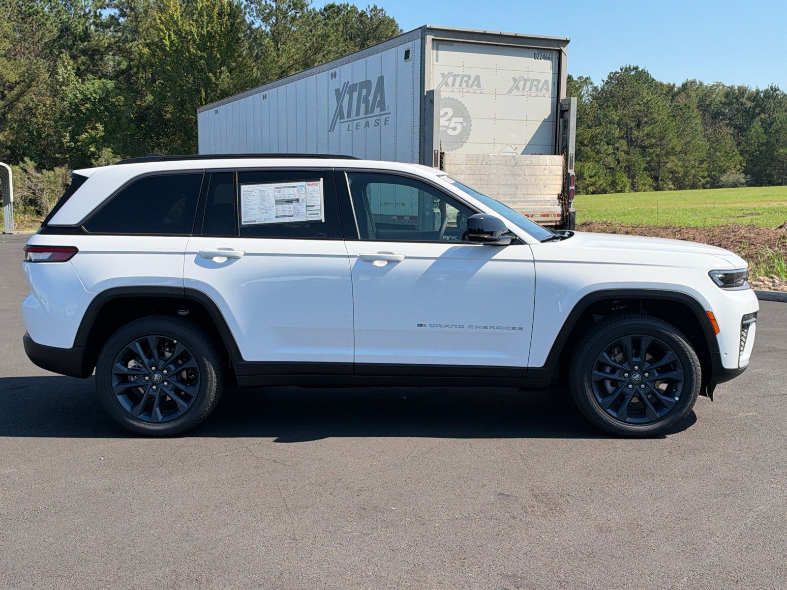New 2026 Jeep Grand Cherokee Limited AWD/4WD image 4