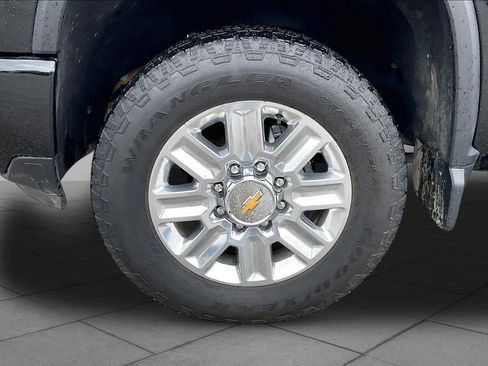 Used 2024 Chevrolet Silverado 2500 High Country w/ Technology Package AWD/4WD image 11
