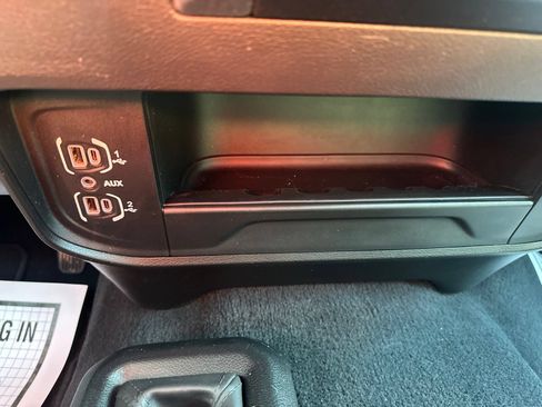 Used 2024 RAM 2500 Tradesman w/ Chrome Appearance Group AWD/4WD image 16