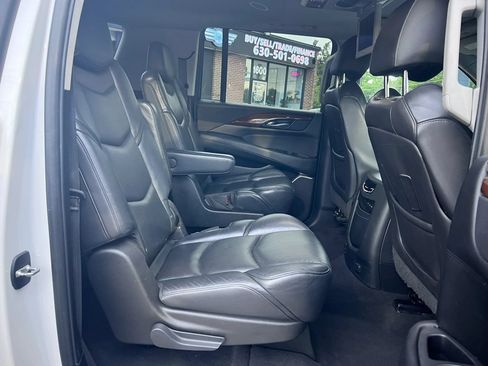 Used 2019 Cadillac Escalade ESV Luxury AWD/4WD image 21