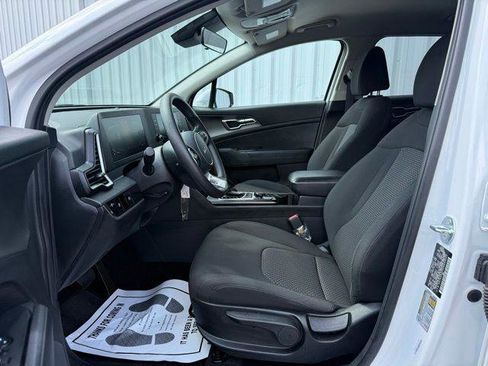 Used 2025 Kia Sportage LX AWD/4WD image 6