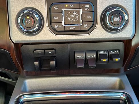 Used 2015 Ford F250 Lariat w/ Lariat Ultimate Package AWD/4WD image 31