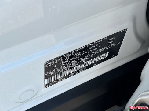 Certified 2025 Toyota RAV4 XLE AWD/4WD image 33