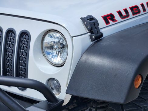 Used 2016 Jeep Wrangler Unlimited Rubicon w/ Connectivity Group AWD/4WD image 9