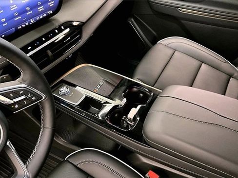 Used 2025 Buick Enclave Avenir w/ Super Cruise Package image 13