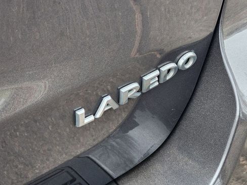 Used 2021 Jeep Grand Cherokee Laredo image 34