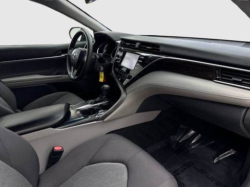 Used 2018 Toyota Camry LE FWD image 40