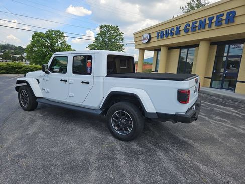 Used 2020 Jeep Gladiator Overland AWD/4WD image 3