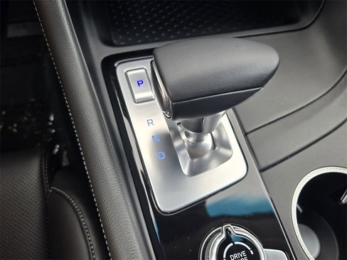 Used 2025 Genesis G70 2.5T image 16