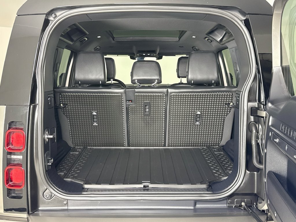 Used 2024 Land Rover Defender 110 X-Dynamic SE AWD/4WD image 25