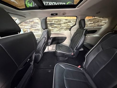 Used 2022 Chrysler Pacifica Limited FWD image 30