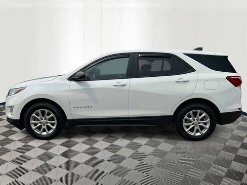 Used 2021 Chevrolet Equinox LS w/ LS Convenience Package FWD image 2