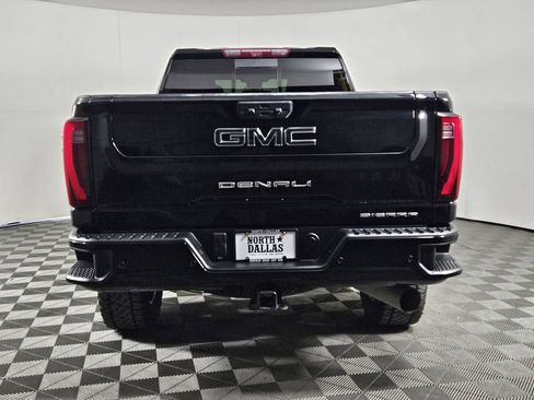 Used 2024 GMC Sierra 2500 Denali Ultimate AWD/4WD image 4