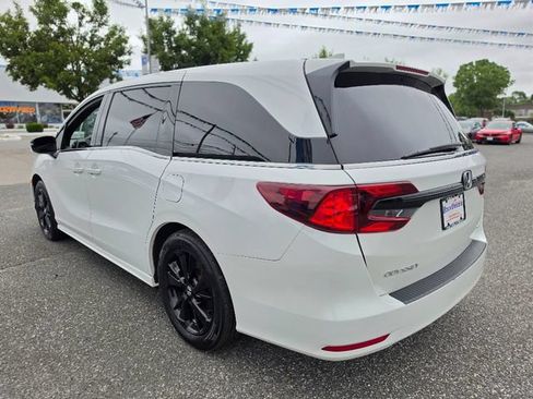 Used 2023 Honda Odyssey Sport image 3