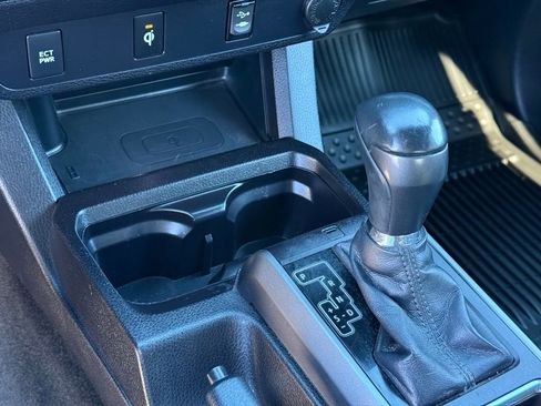 Used 2016 Toyota Tacoma TRD Sport image 10