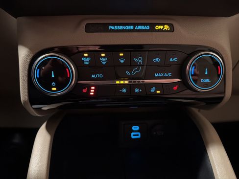 Used 2022 Ford Escape Titanium image 20