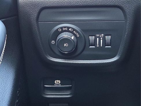 Used 2024 Jeep Grand Cherokee Overland w/ Luxury Tech Group IV AWD/4WD image 20