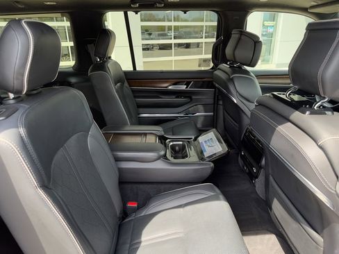 Used 2023 Jeep Grand Wagoneer L Series II AWD/4WD image 33